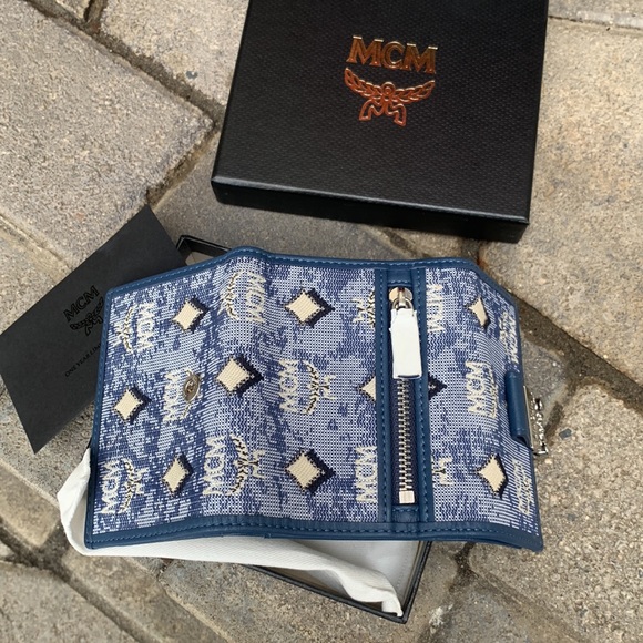 Brand-new MCM mini wallet! - Picture 4 of 4